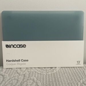 Incase MacBook Hard case 13”